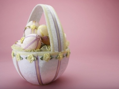 Paaseieren in een mandje